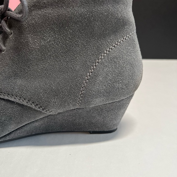 Crown Vintage “Spark” Genuine Suede Gray Wedge Tie- Ankle Booties  8M EUC - Picture 7 of 9